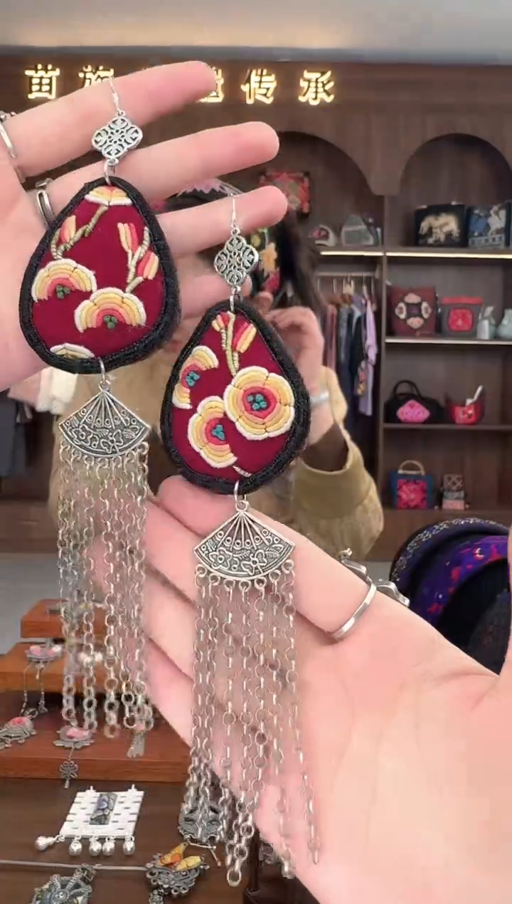 【闪购商品】织绣扶光苗绣传承102