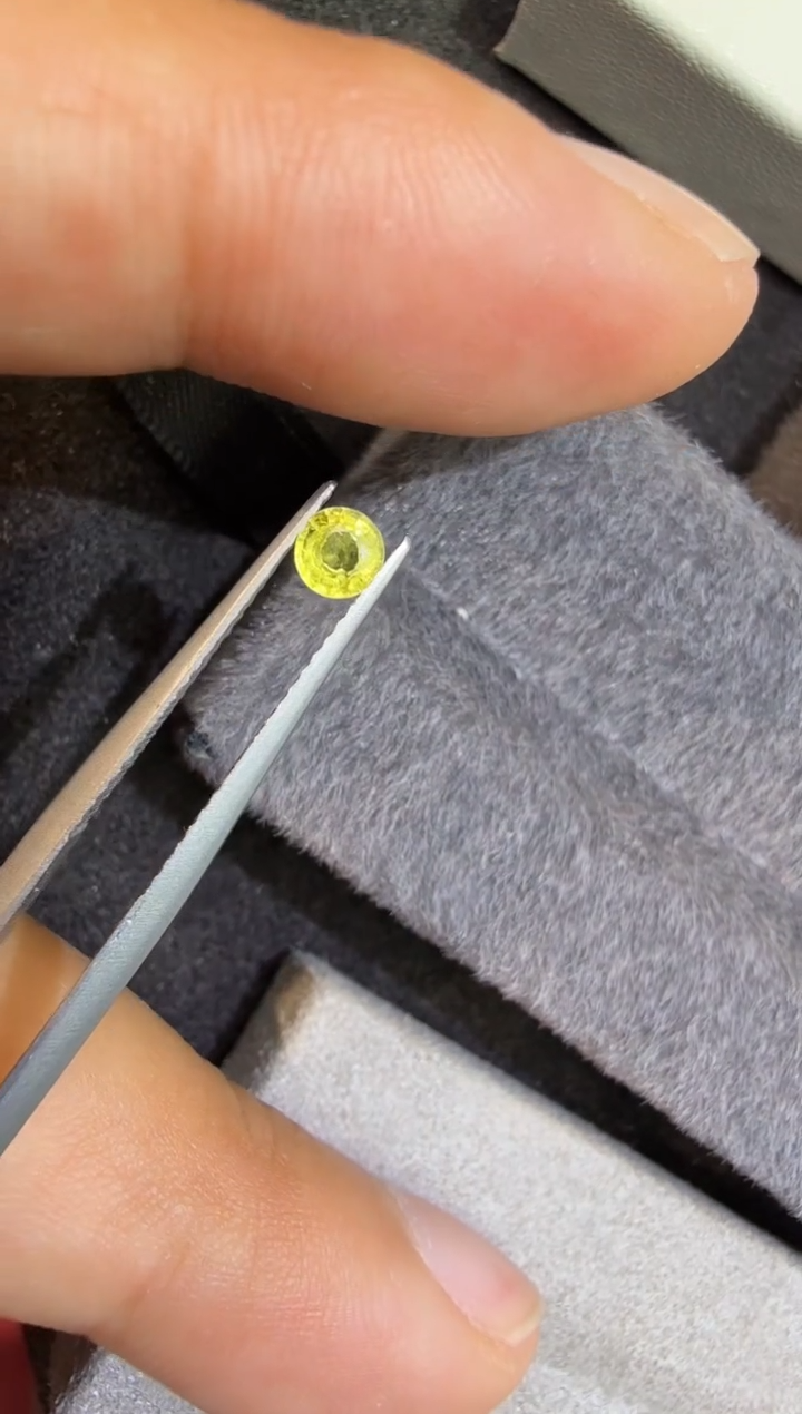 未镶嵌定制定制蓝宝石天然金丝雀黄0.28克拉