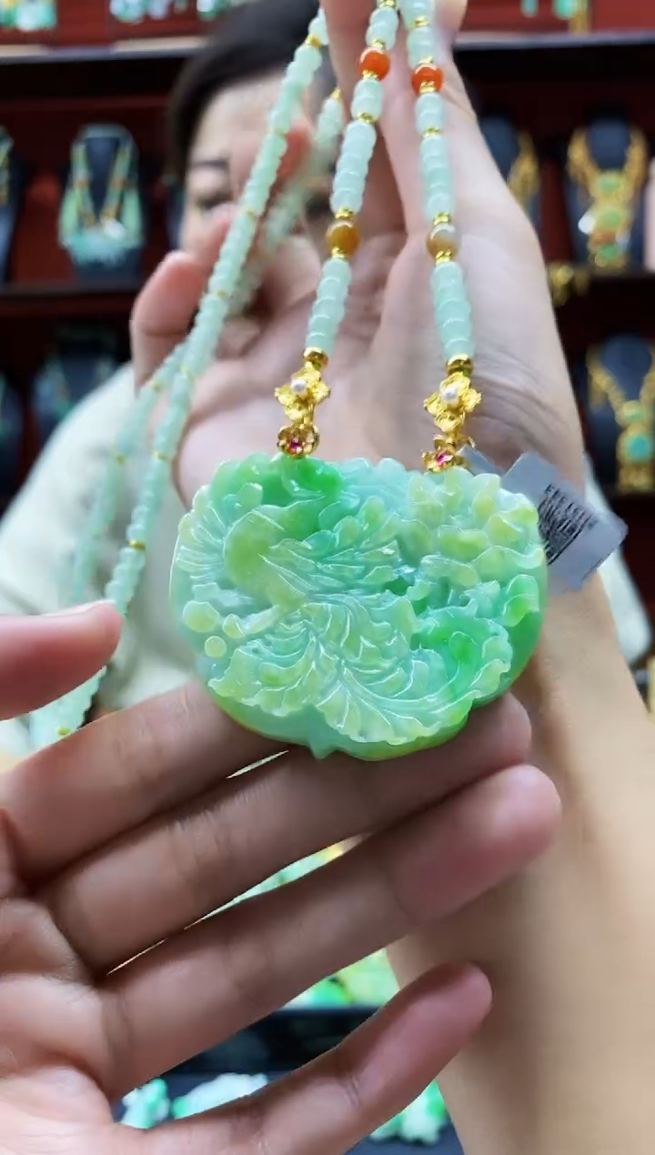 颈饰未镶嵌翡翠吊坠