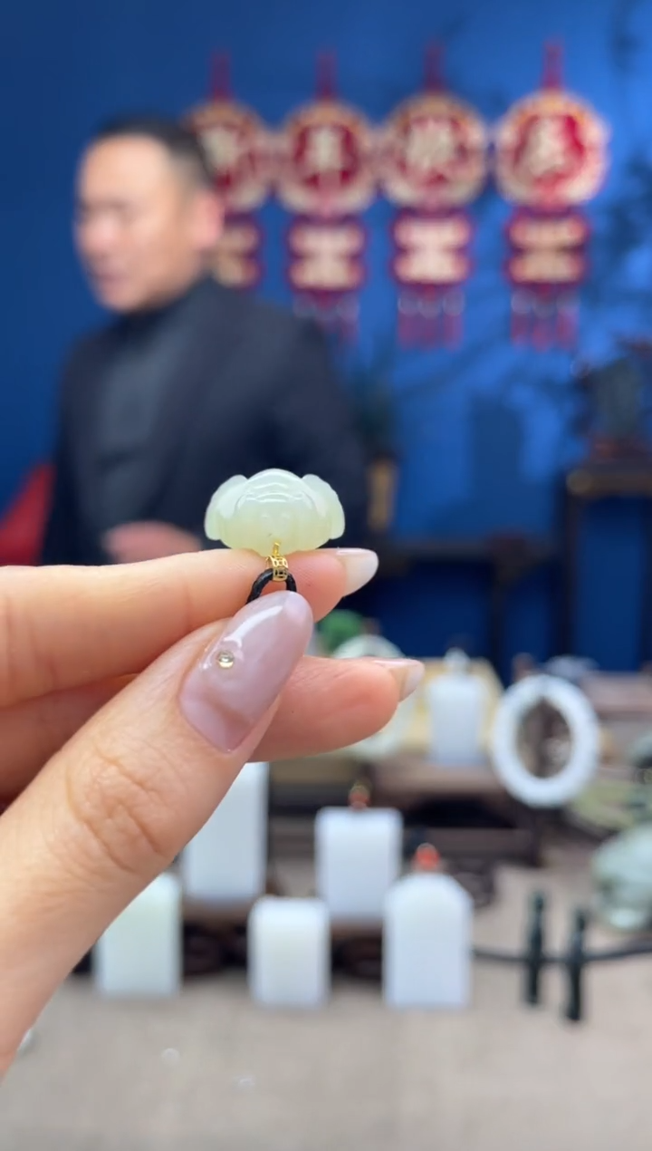 【闪购商品】和田玉18K金镶嵌颈饰1