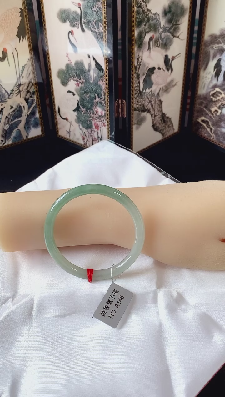 未镶嵌手镯（圆镯）翡翠手镯