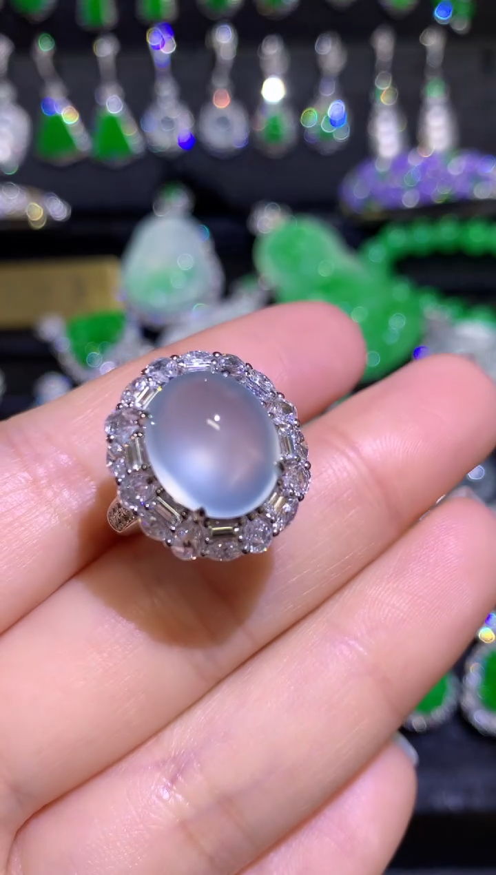 【闪购商品】翡翠戒指18K金镶嵌玻璃种双眼皮大蛋面不封底