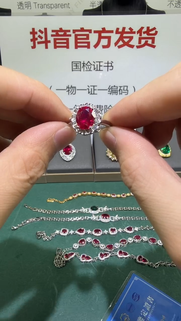 18K金镶嵌戒指红宝石1