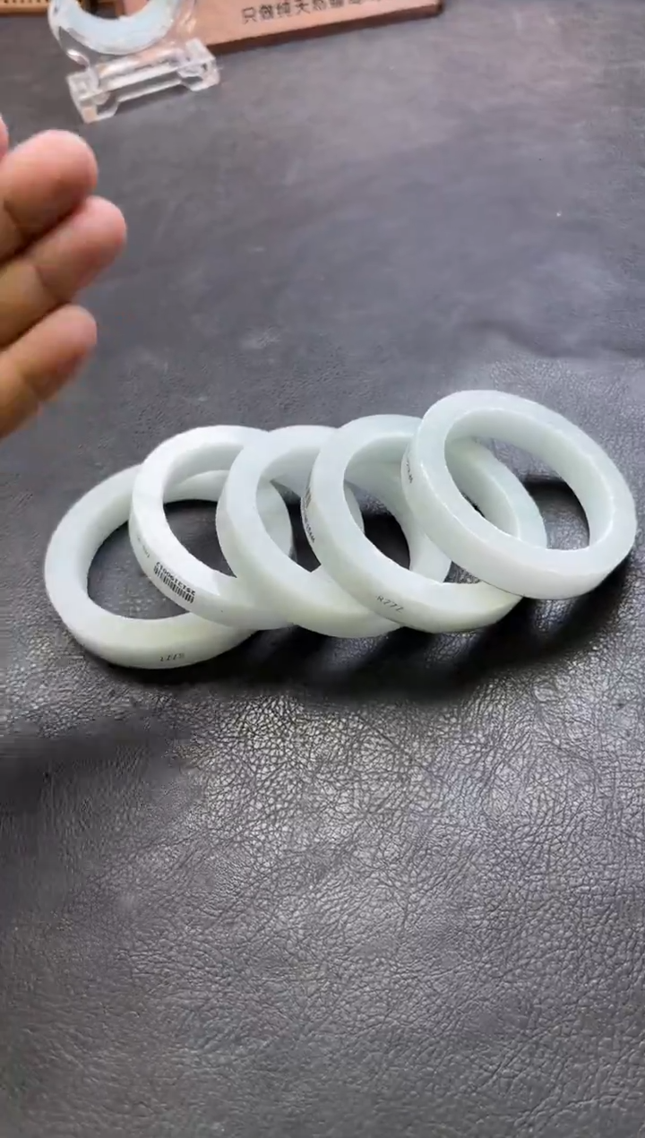 未镶嵌手镯定制翡翠多样性发货