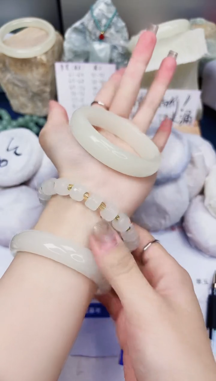 【闪购商品】石英质玉手镯未镶嵌391-玉兰白-圈口53