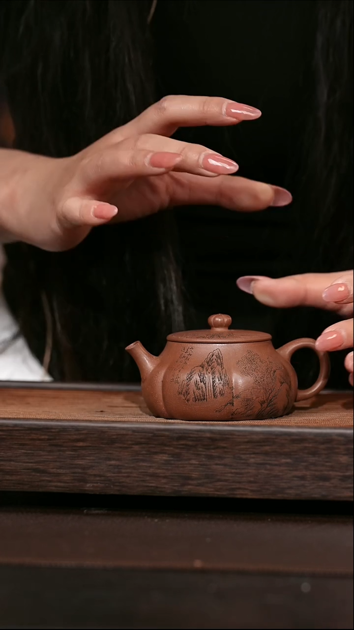 茶壶紫砂宜兴原矿紫砂壶    筋纹  刻绘  