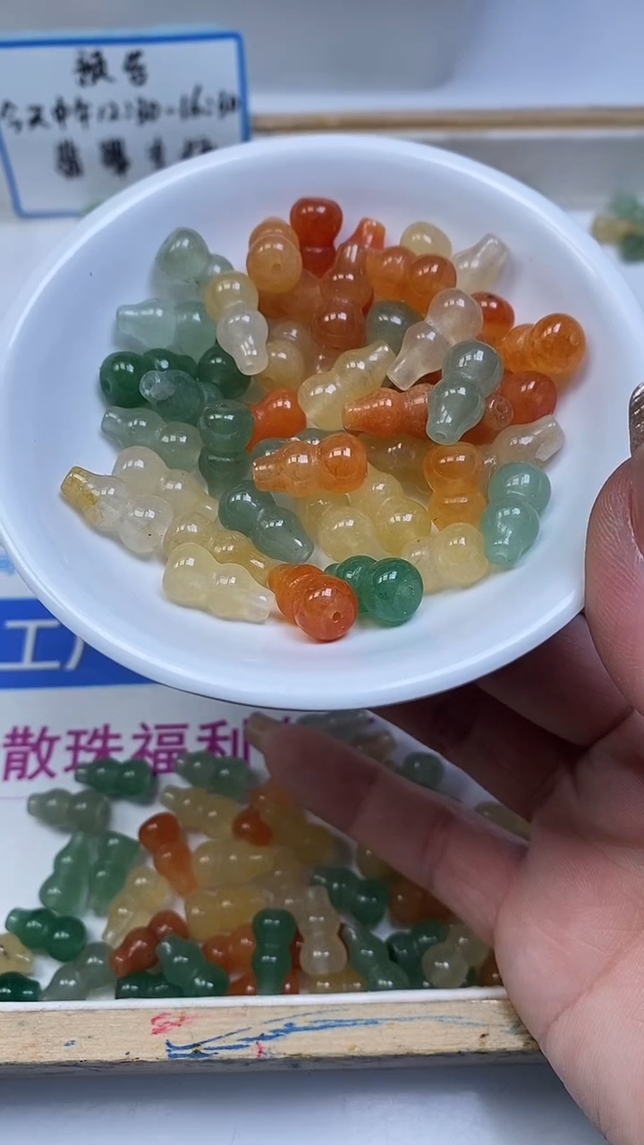 未镶嵌散珠石英质玉M673 三彩金丝玉大葫芦14*8mm6颗5.8元
