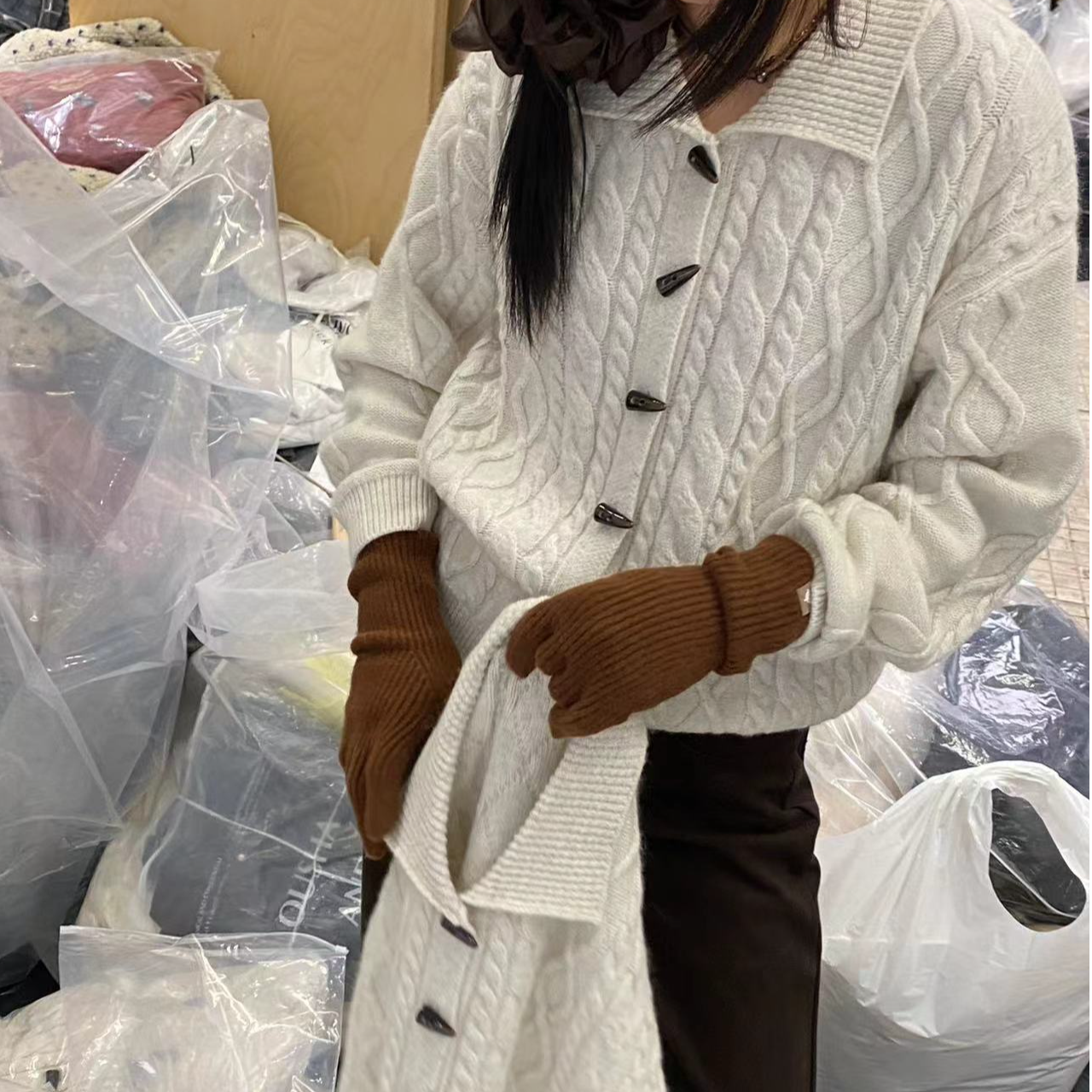 氛围感重工羊毛兔毛毛衣厚款牛角扣开衫