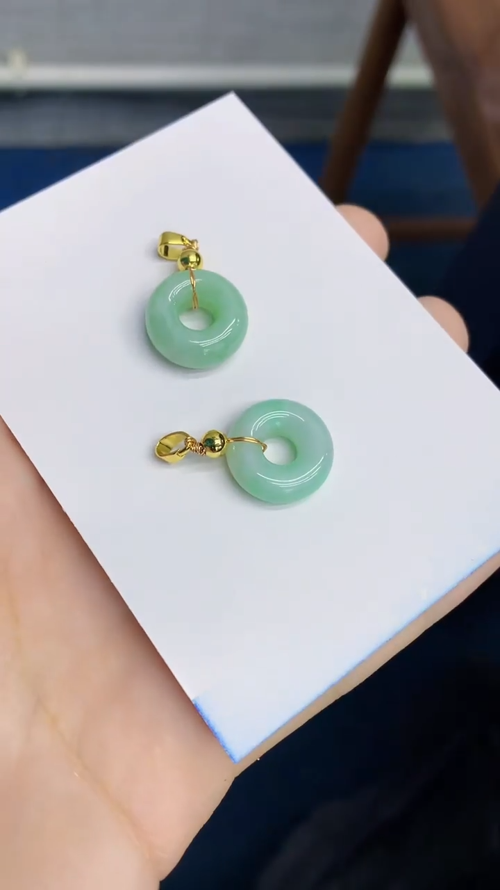 翡翠未镶嵌颈饰多样性发其一