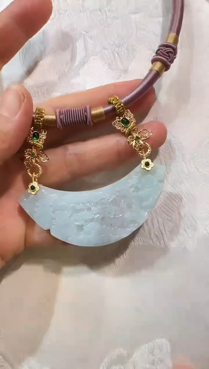 翡翠未镶嵌颈饰国风 