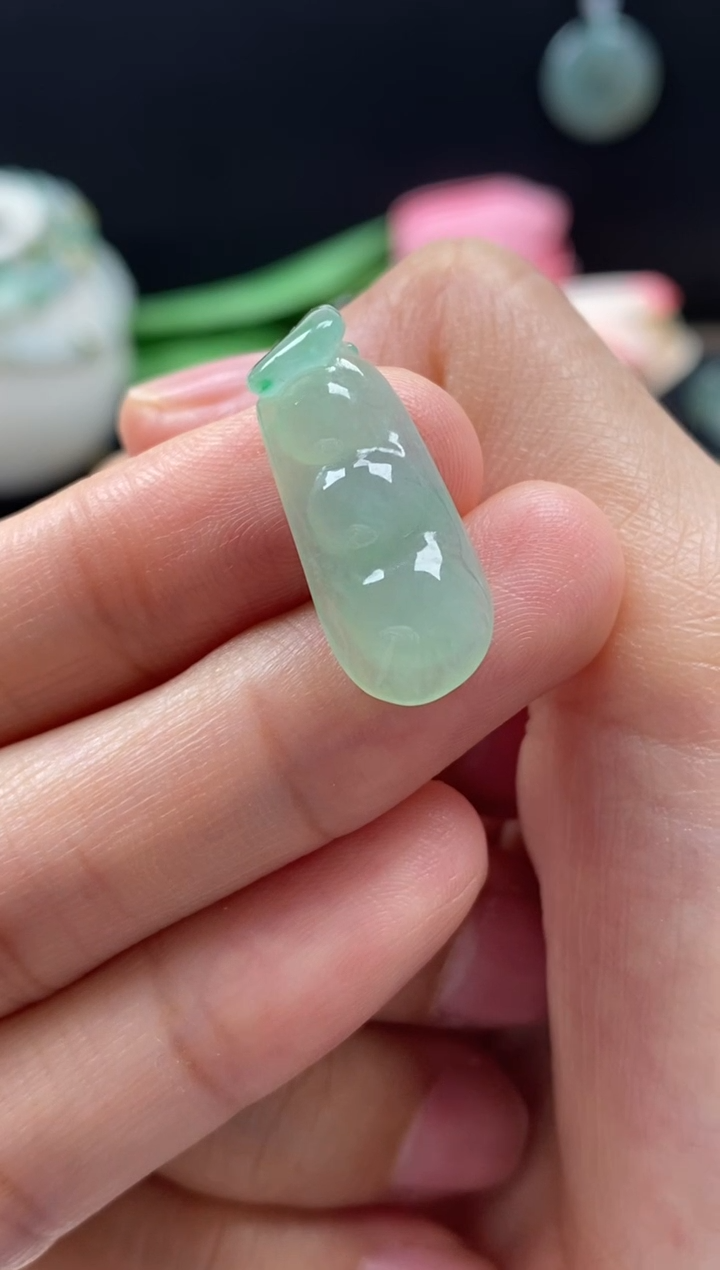 【闪购商品】翡翠颈饰未镶嵌翡翠晴底福豆