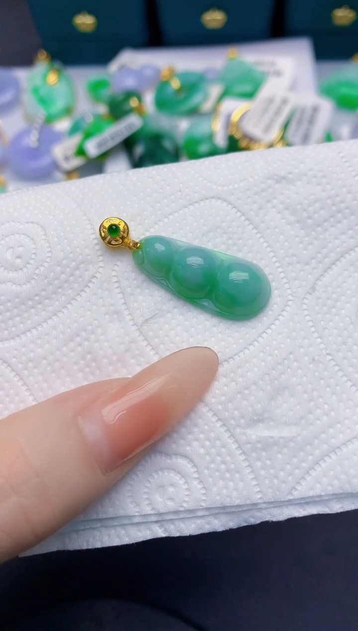 颈饰未镶嵌翡翠缅甸天然翡翠A货