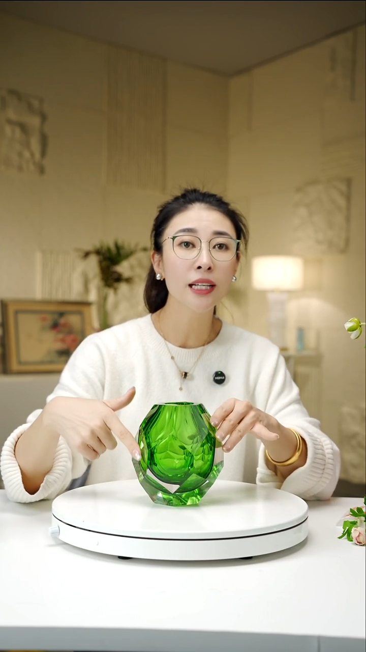 手工艺品琉璃祖母绿切面设计款香薰瓶