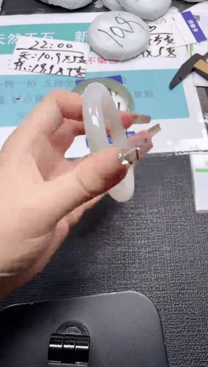 未镶嵌手镯石英质玉252-60