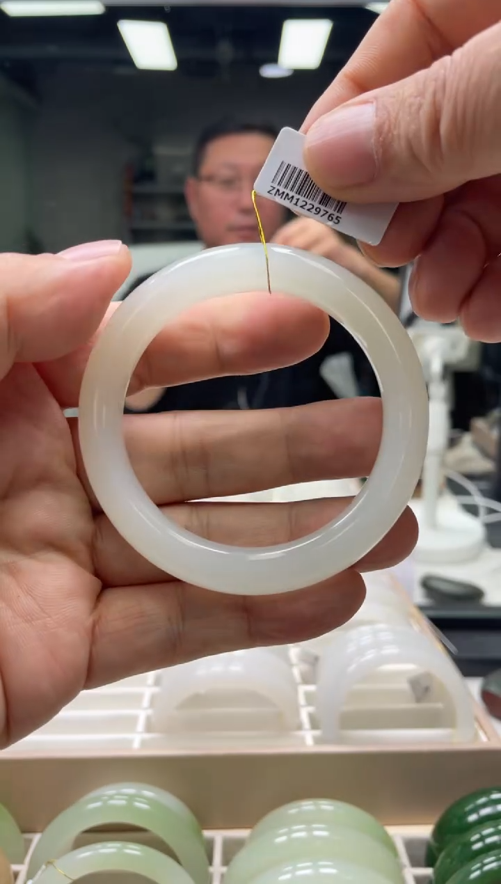 【闪购商品】和田玉手镯未镶嵌编码9765 圈口56-57