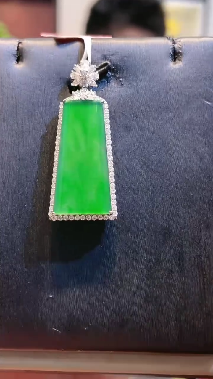 【闪购商品】翡翠颈饰18K金镶嵌天然A货翡翠A5