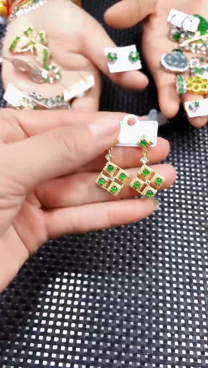 【闪购商品】翡翠耳饰未镶嵌111111111