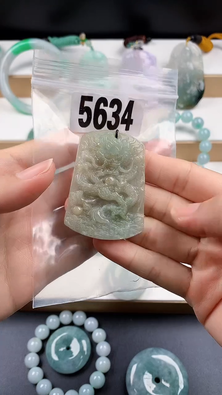 颈饰未镶嵌翡翠天然翡翠吊坠挂件