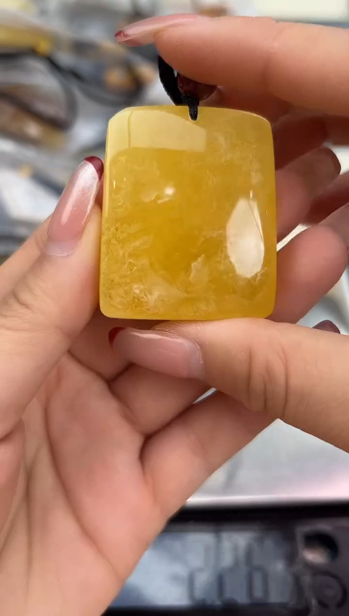 【闪购商品】琥珀裸石未镶嵌蜜蜡吊坠