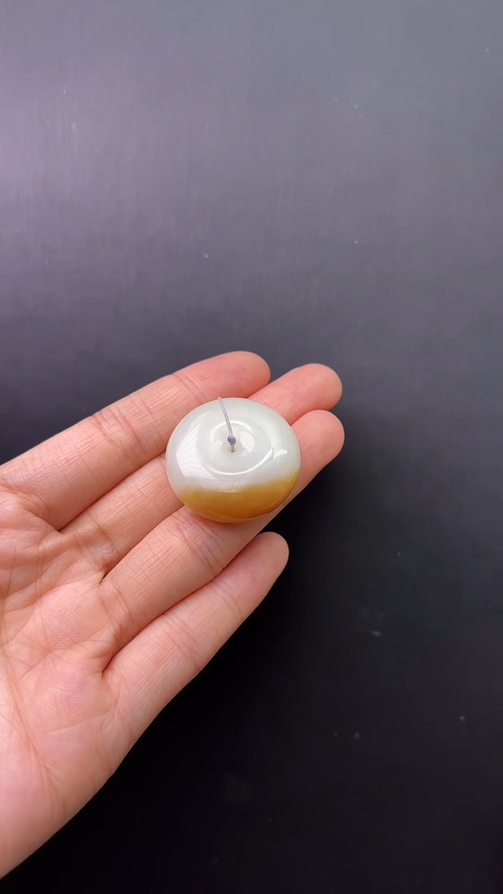 颈饰未镶嵌和田玉吊坠