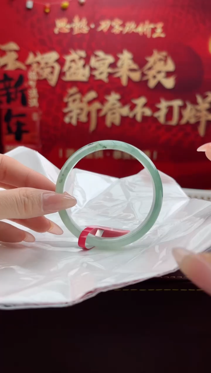 【闪购商品】翡翠手镯未镶嵌17翡翠手镯（微瑕）