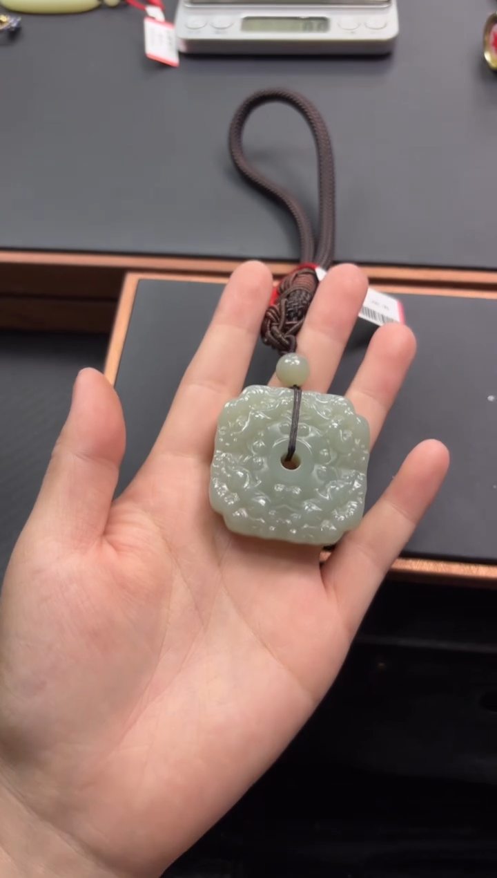 【闪购商品】和田玉把件未镶嵌且末微色差近矿把件L