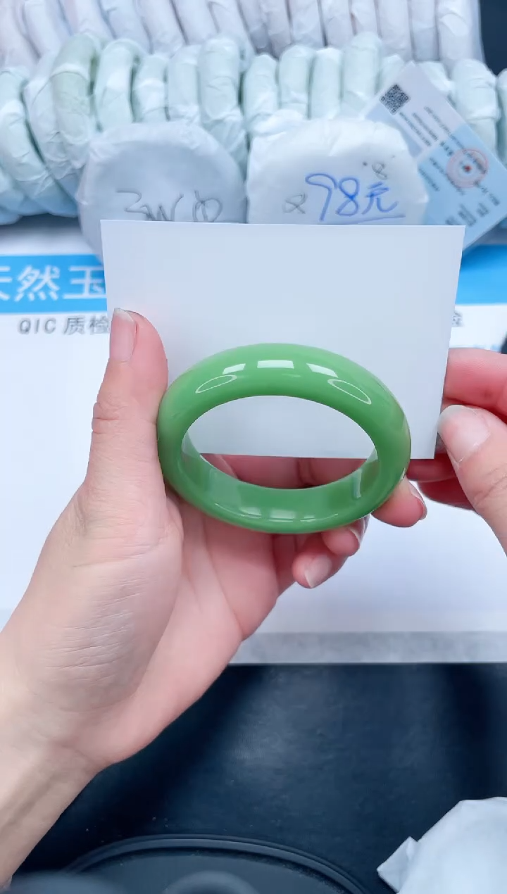 【闪购商品】石英质玉手镯未镶嵌78-52.4