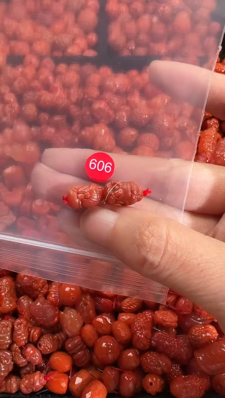 颈饰未镶嵌南红玛瑙1