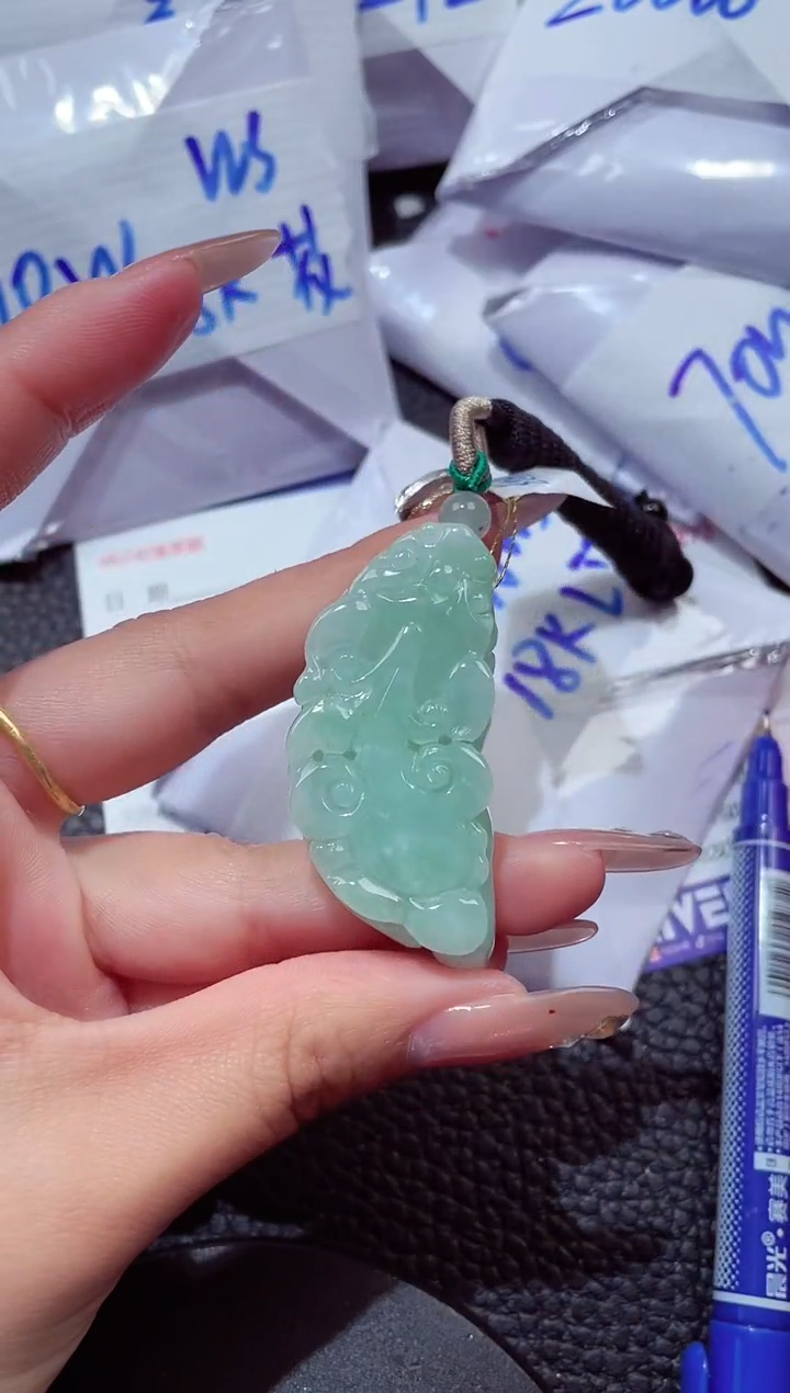 颈饰未镶嵌翡翠20260103