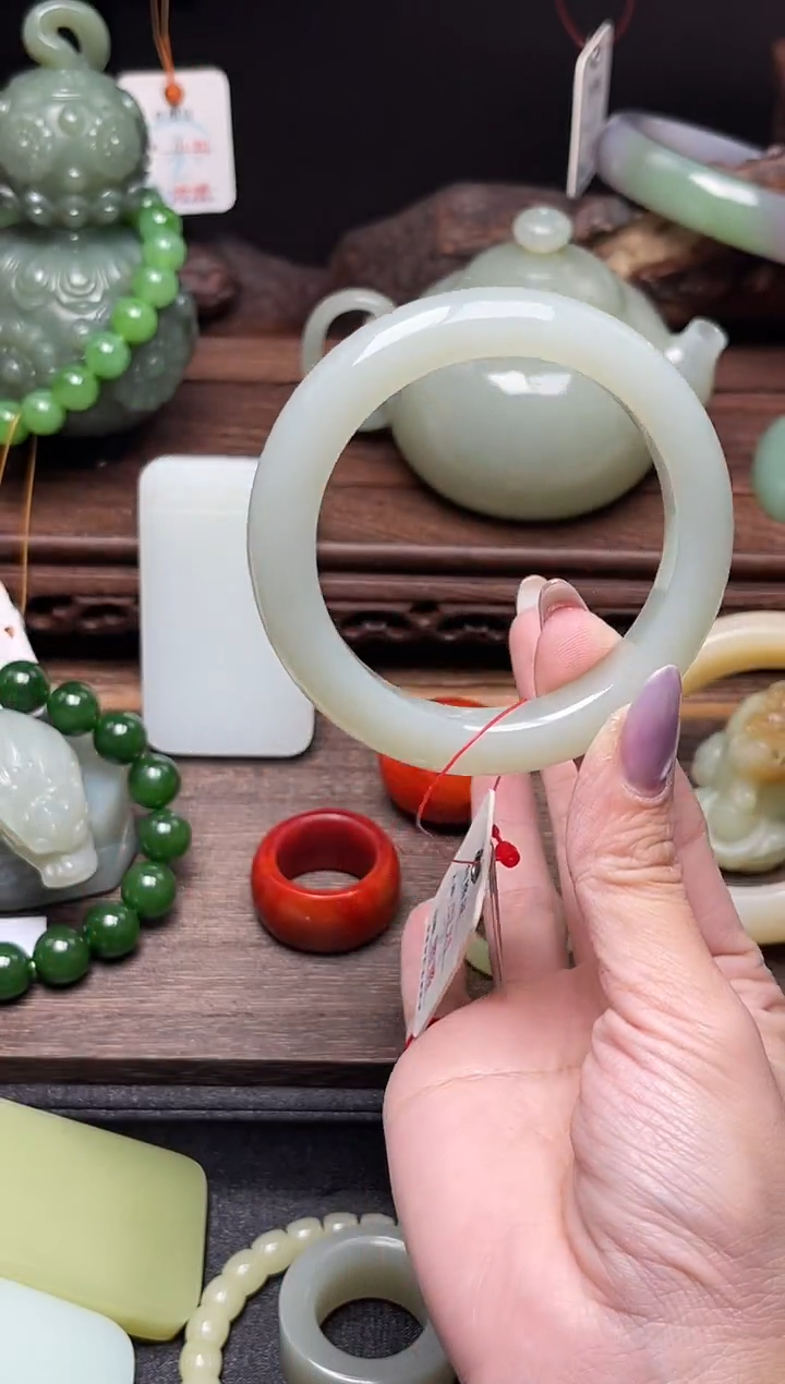 和田玉手镯未镶嵌且末迪克兰 55圈31353