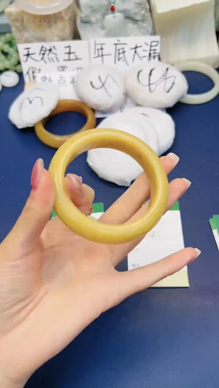 【闪购商品】石英质玉手镯未镶嵌312