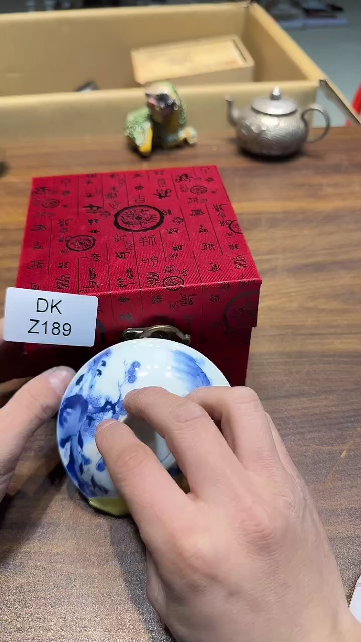 瓷片L****e哈哈哈哈哈哈189