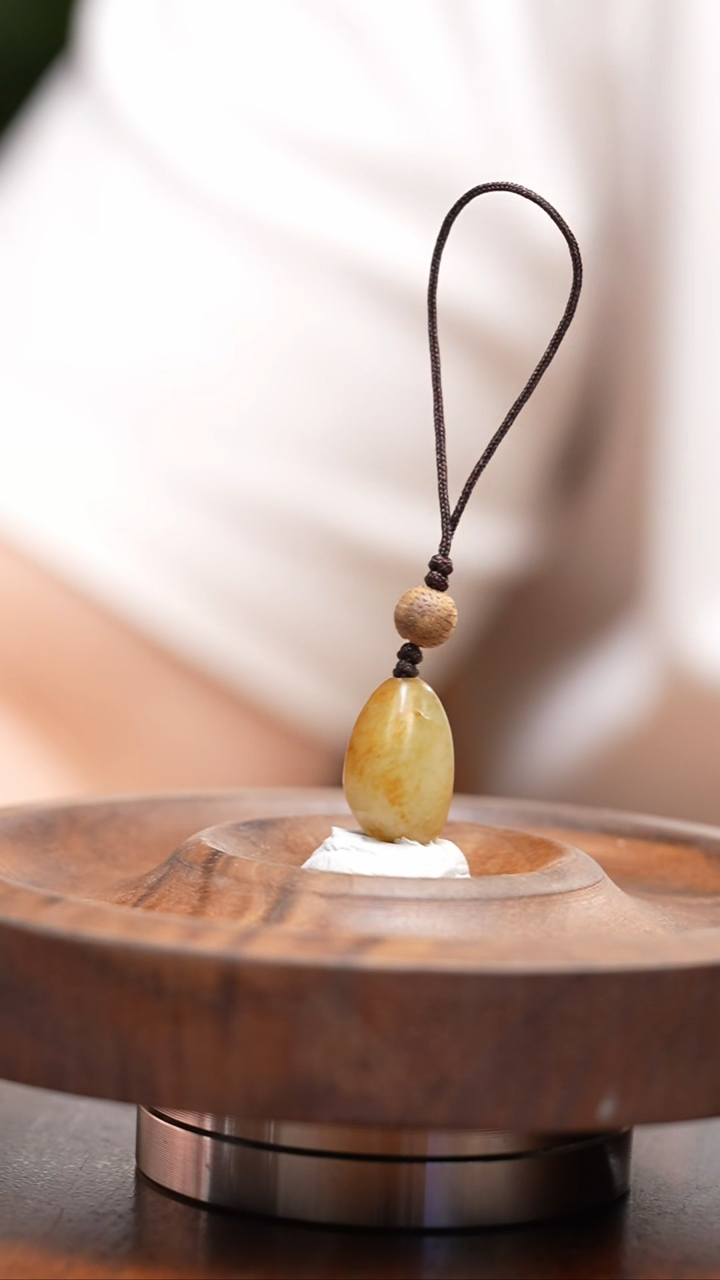 和田玉未镶嵌吊坠(不含链)2.3克和田玉原石