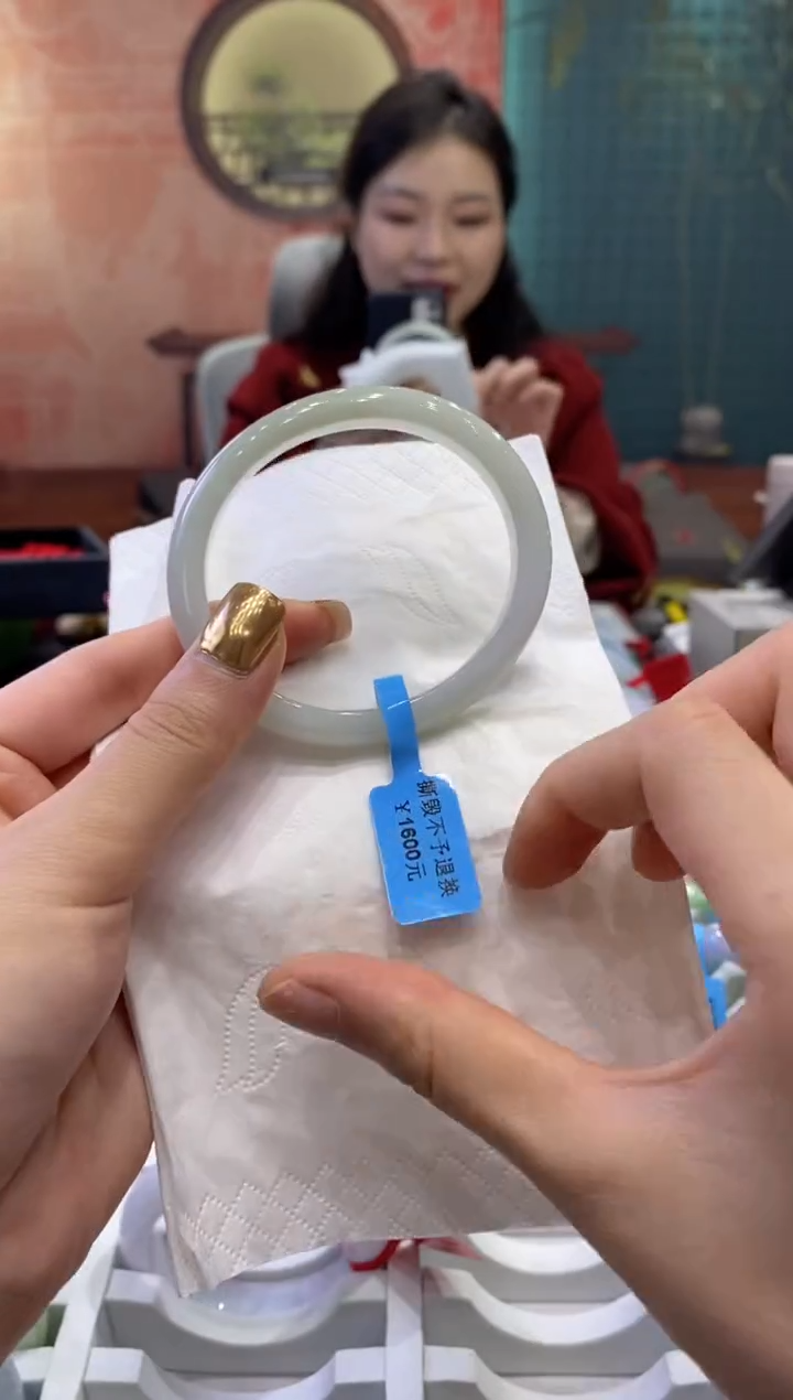 【闪购商品】翡翠手镯未镶嵌多人19238