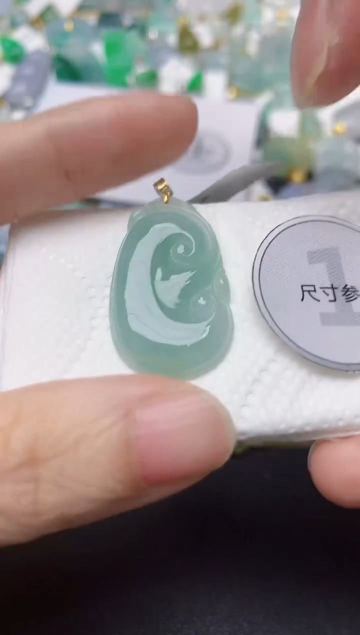 颈饰18K金镶嵌翡翠天然缅甸A货翡翠