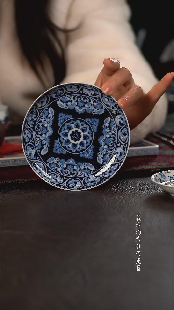 洪印慕明蓝地宝相小壶承