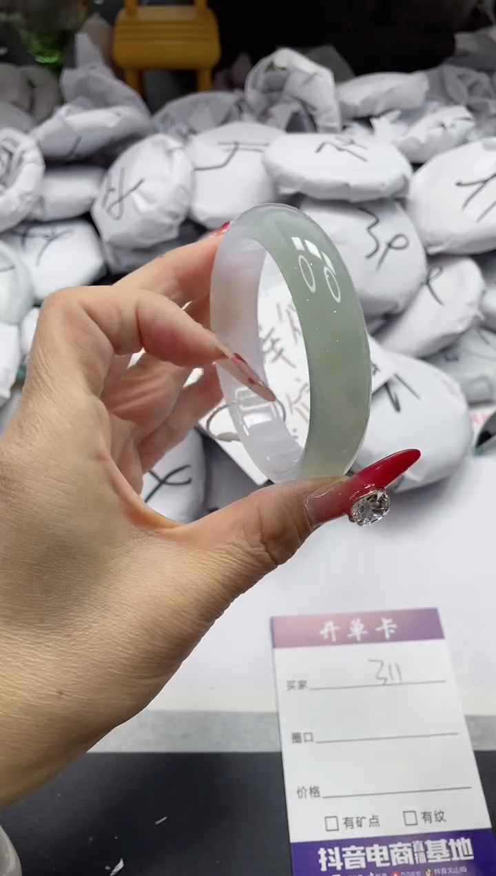 【闪购商品】石英质玉手镯未镶嵌311