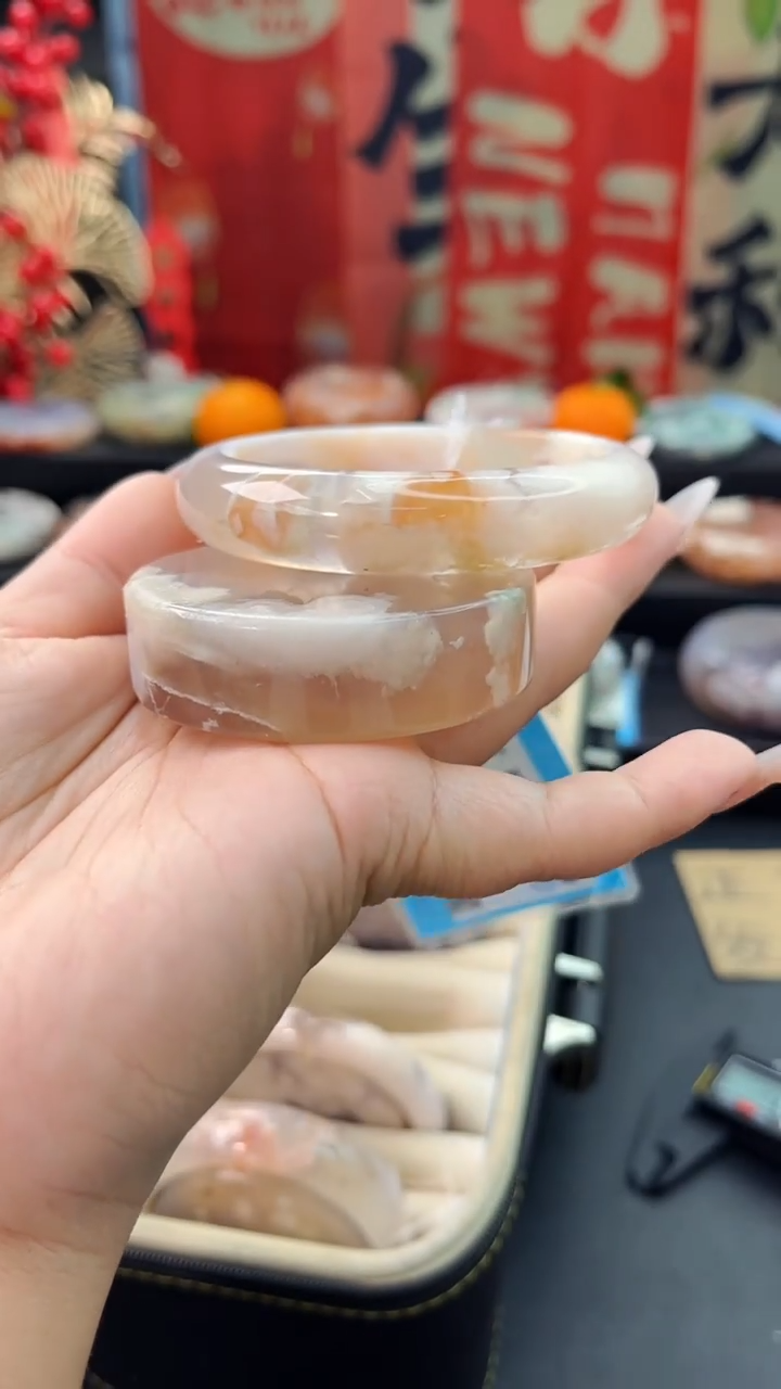 【闪购商品】石英质玉手镯未镶嵌赠送镯心（60圈口