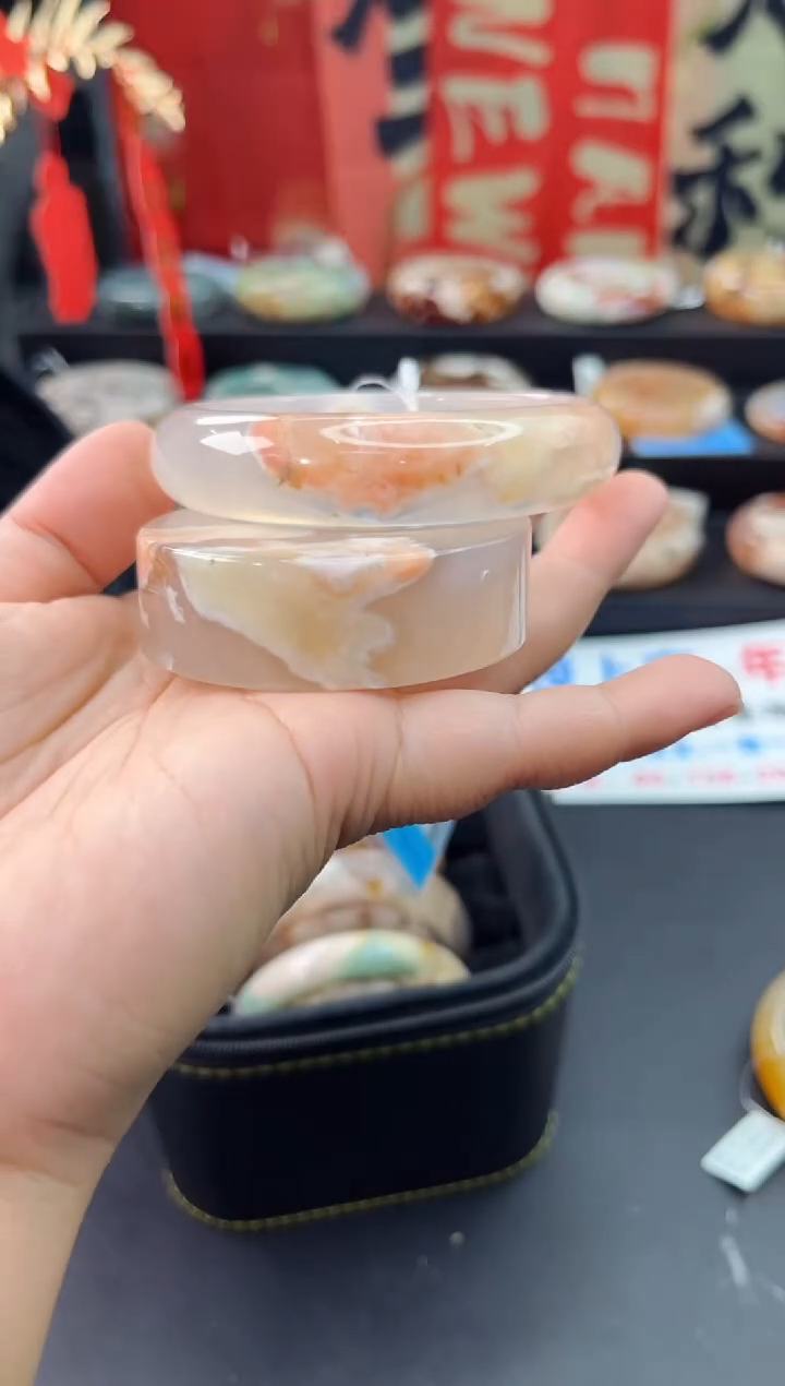 【闪购商品】石英质玉手镯未镶嵌赠送镯心（61圈口）