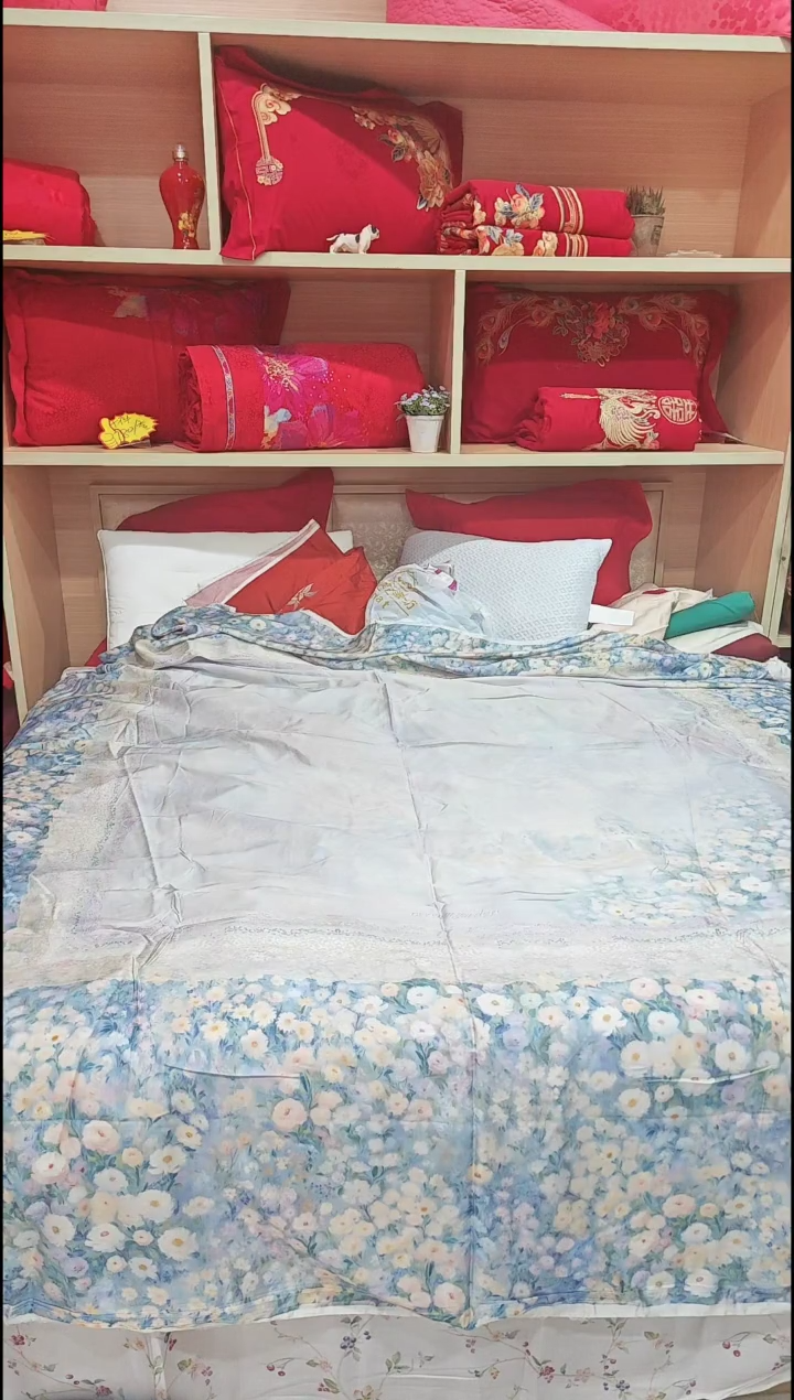 银鼠毛天丝布头，可出2.2*2.4被套面+两对枕套面