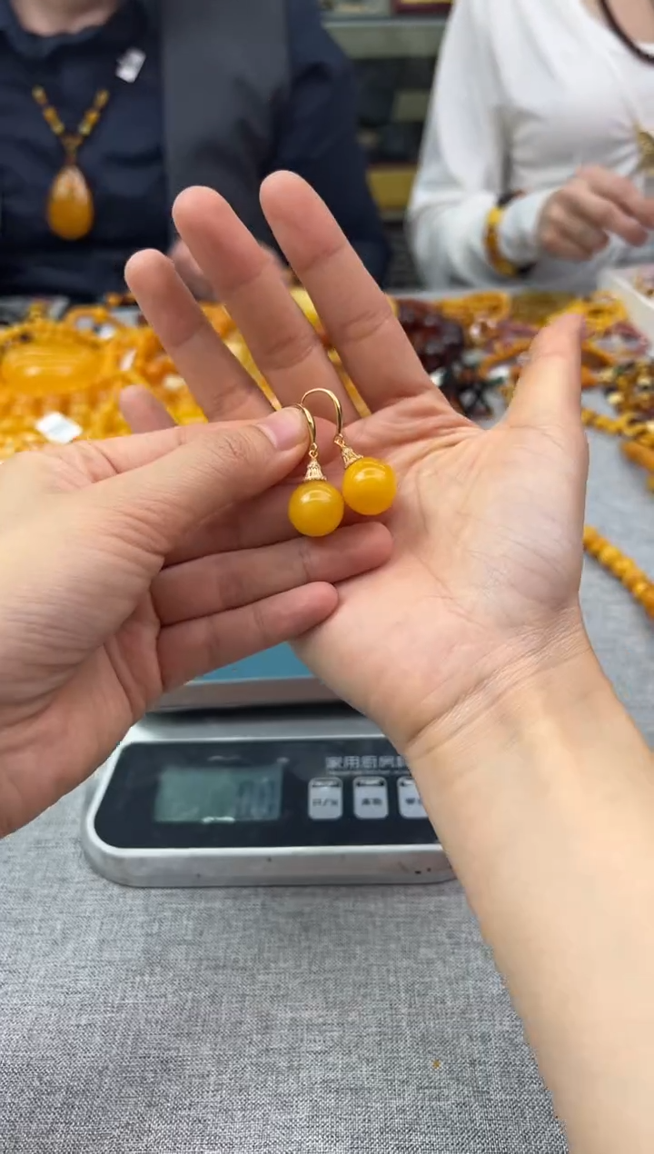 【闪购商品】琥珀耳饰银S925镶嵌59秒拍号