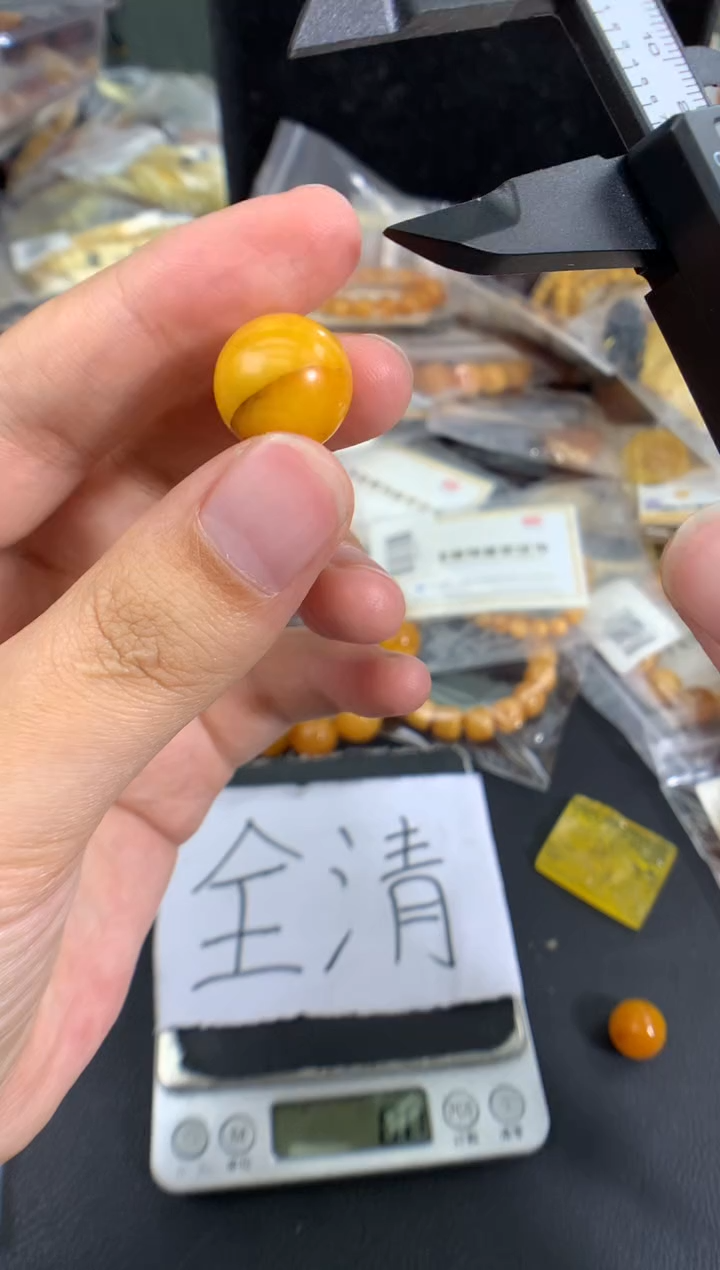 蜜蜡未镶嵌珠宝奇石1