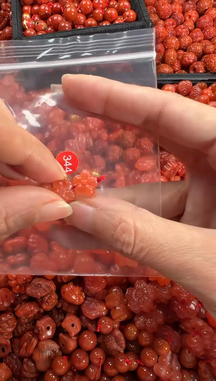 【闪购商品】南红玛瑙颈饰未镶嵌1