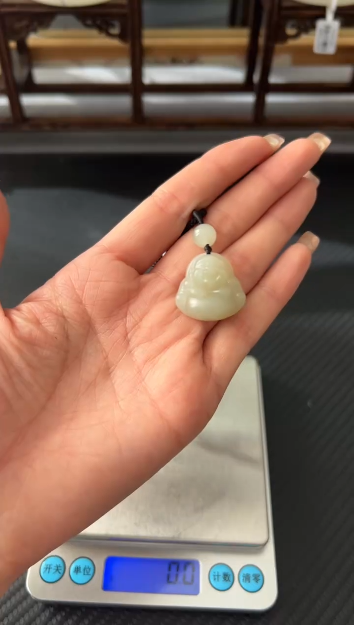 吊坠(赠链)未镶嵌和田玉且末微色差近矿吊坠S