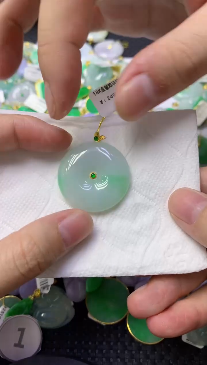 颈饰18K金镶嵌翡翠天然缅甸翡翠A货