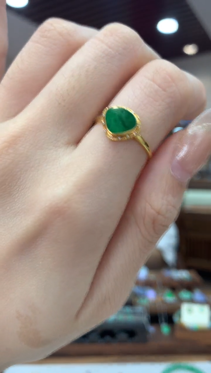 【闪购商品】翡翠戒指18K金镶嵌爱心