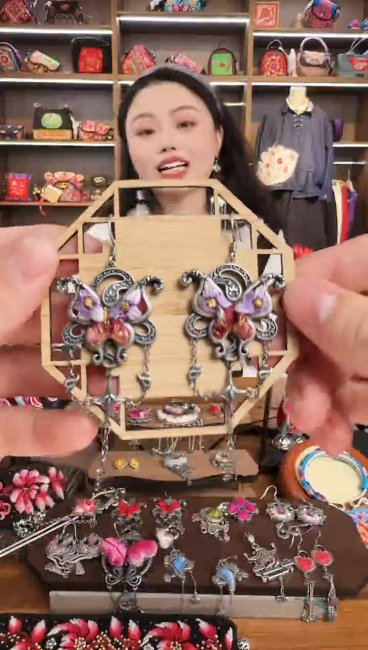 【闪购商品】织绣83蒙阿苏苗绣传承