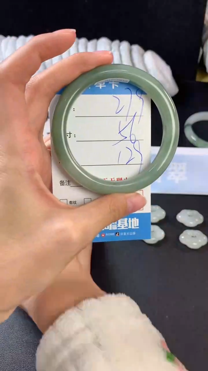 【闪购商品】石英质玉手镯未镶嵌279