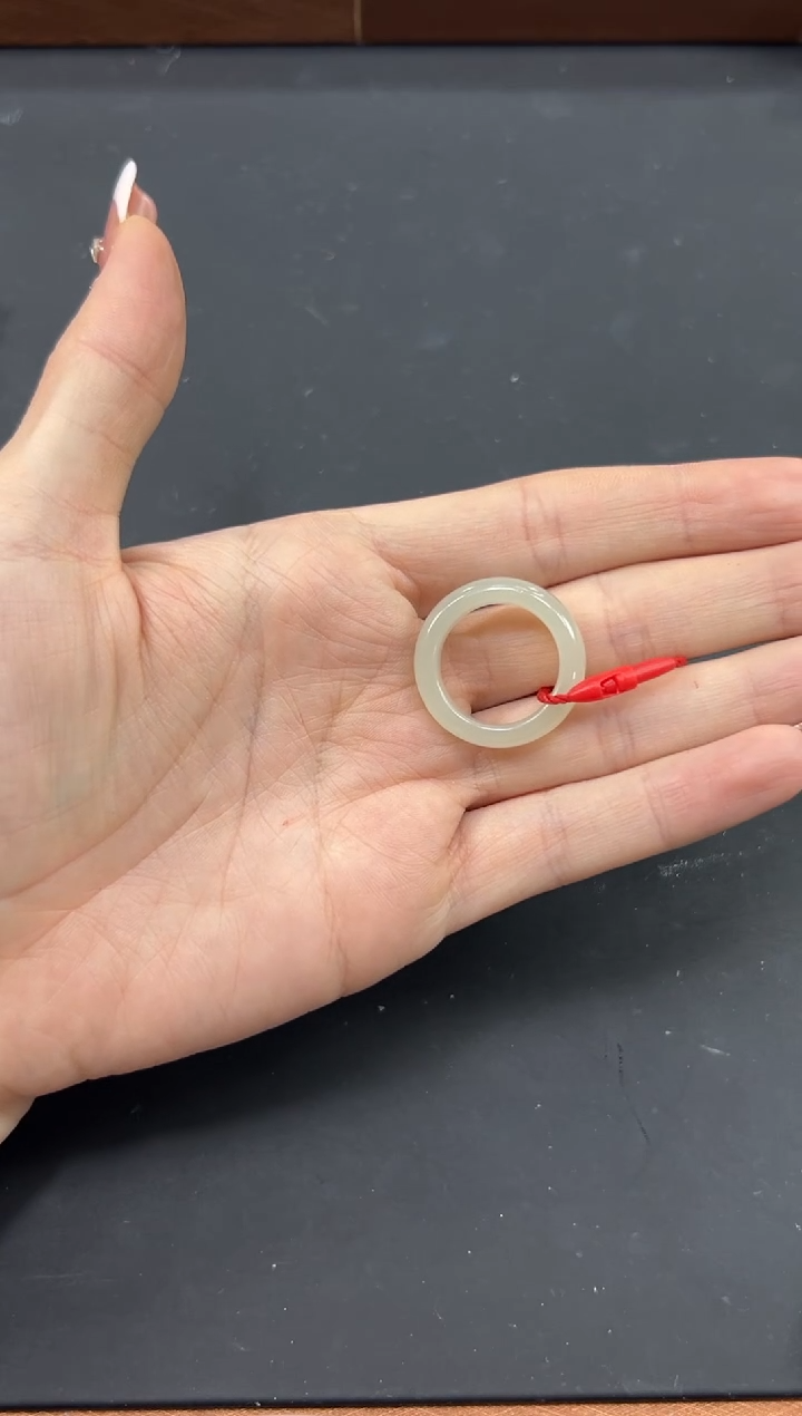 【闪购商品】和田玉戒圈未镶嵌且末微色差近矿18戒圈