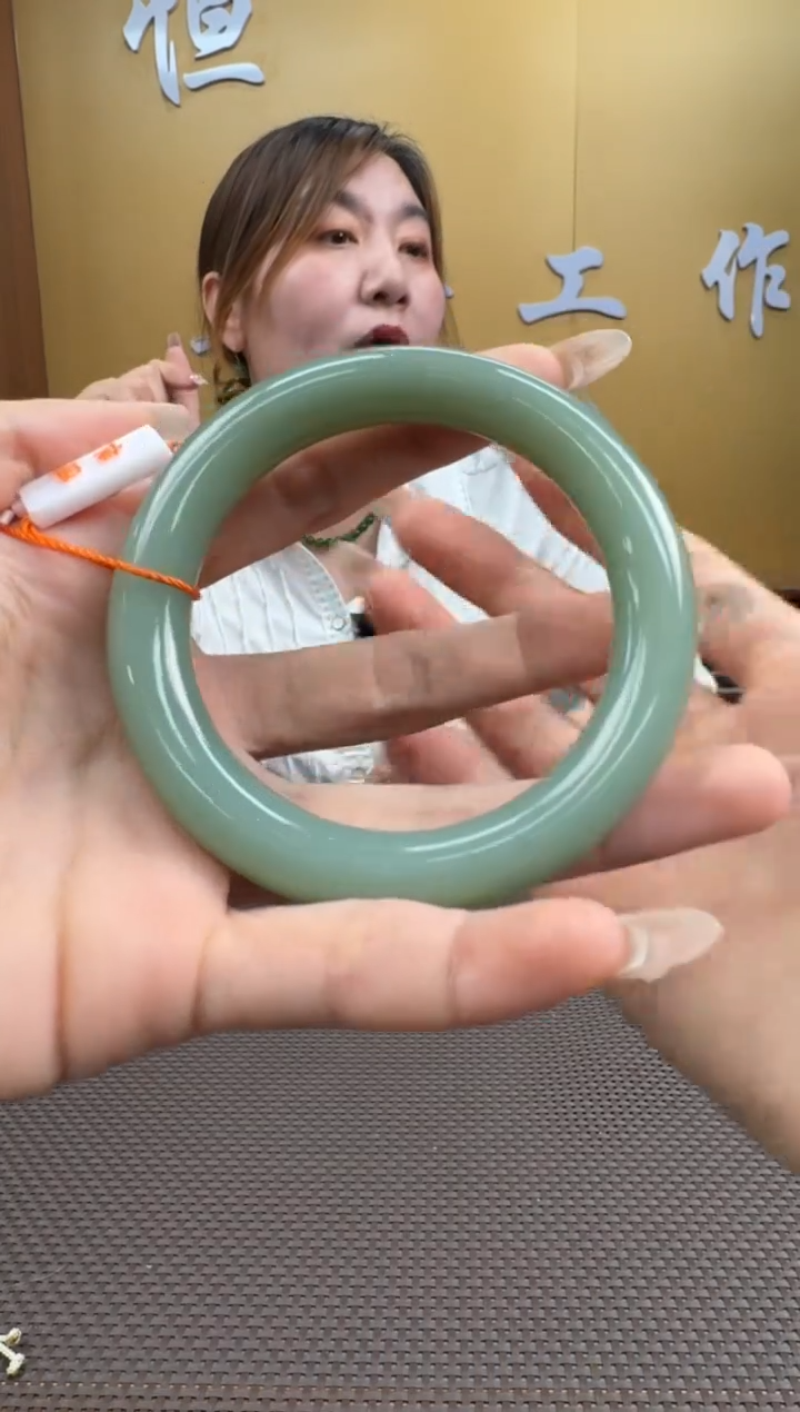 【闪购商品】和田玉手镯未镶嵌58